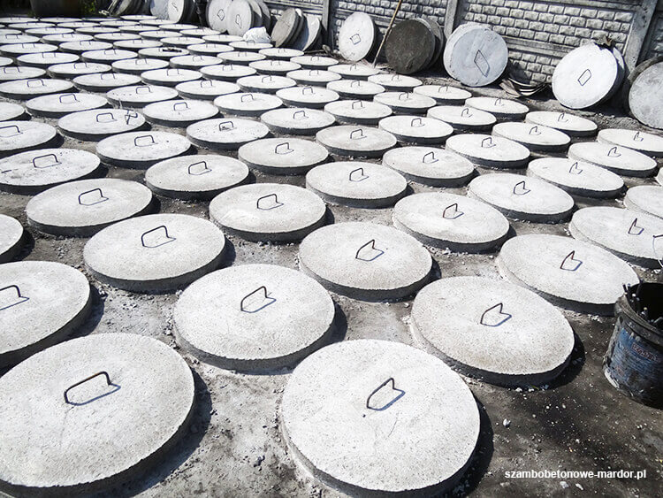 Wytrzymałe włazy do szamb betonowych z zabezpieczeniami w Grudziądzu